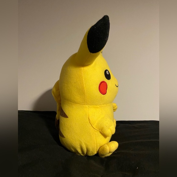 Pokémon Pikachu Plush - Picture 4 of 4